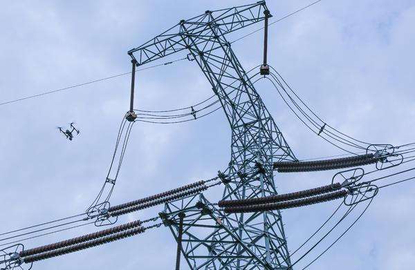 我國(guó)首次一鍵控制5架無人機(jī)實(shí)施電力巡檢 我國(guó)首次一鍵控制5架無人機(jī)實(shí)施電力巡檢